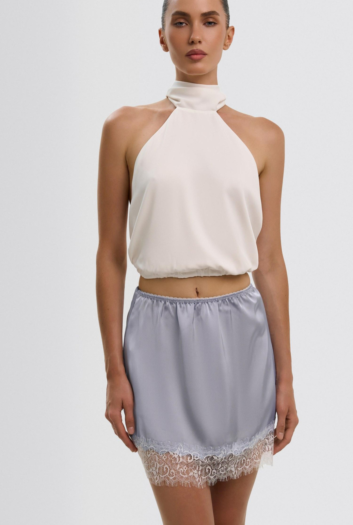 Міні-спідниця з мереживом блакитного кольору фото 2